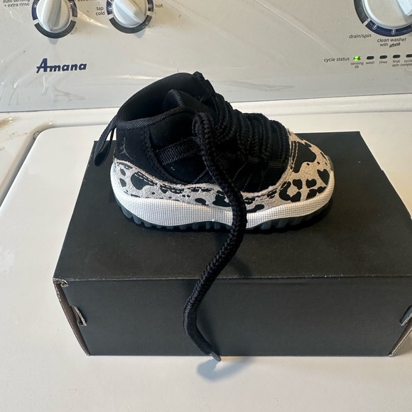Jordan Black and White Sneakers with Animal Print - Picture 1 of 3